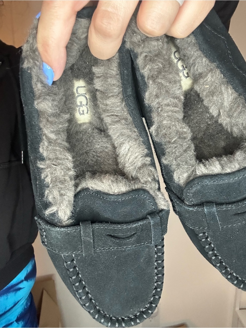 Women’s Plush-Lined Moccasin Slippers - Black